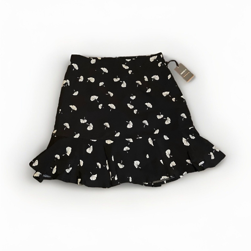 Forever 21 Black With White Flowers A-Line Skirt, Size Small, Never Worn, NWT